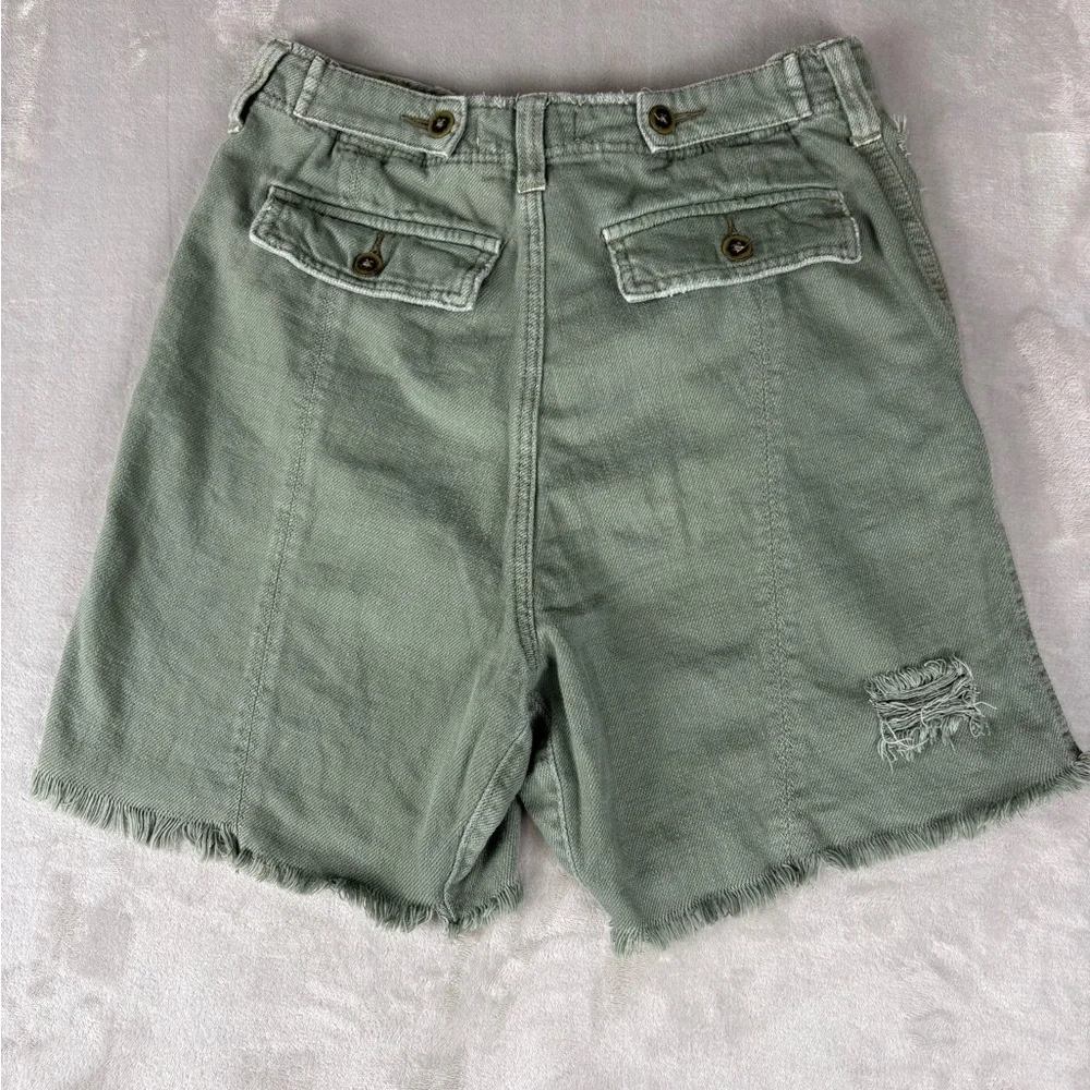 We The Free Distressed Shorts Women's US 4 Sage Green Frayed Hem High Rise Baggy - Picture 3 of 9